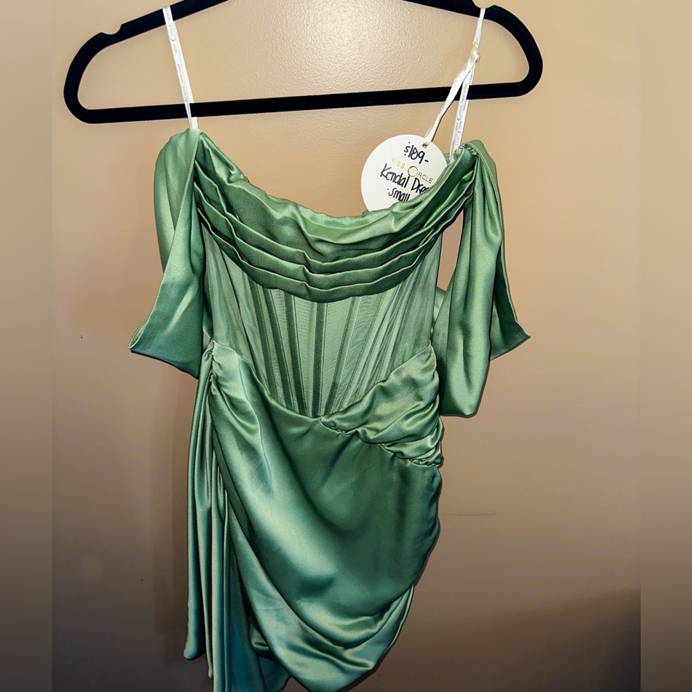 Off The Shoulder Pistachio Color Dress, Has not been worn, Size Small